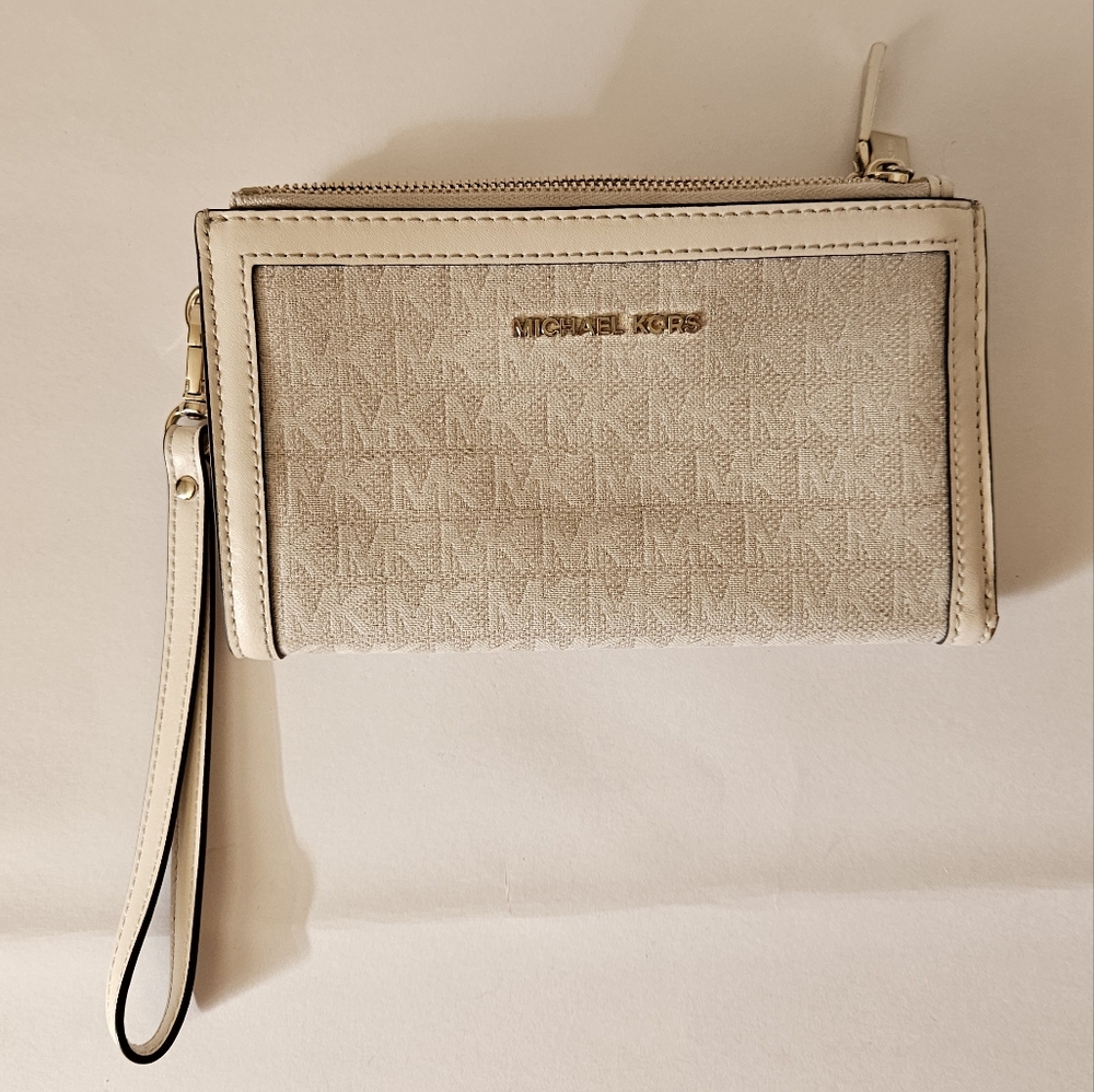 Michael Kors Adele Logo Jacquard Smartphone Wallet